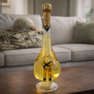 Húzott nyakú talpas csepp formájú palack,katona 0,5 liter